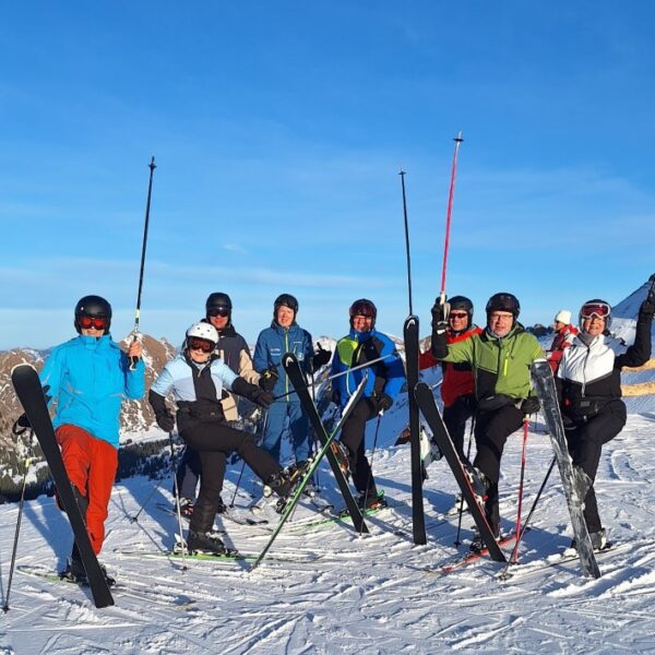 Es trafen sich immer wieder andere Gruppen Es trafen sich immer wieder andere Gruppen